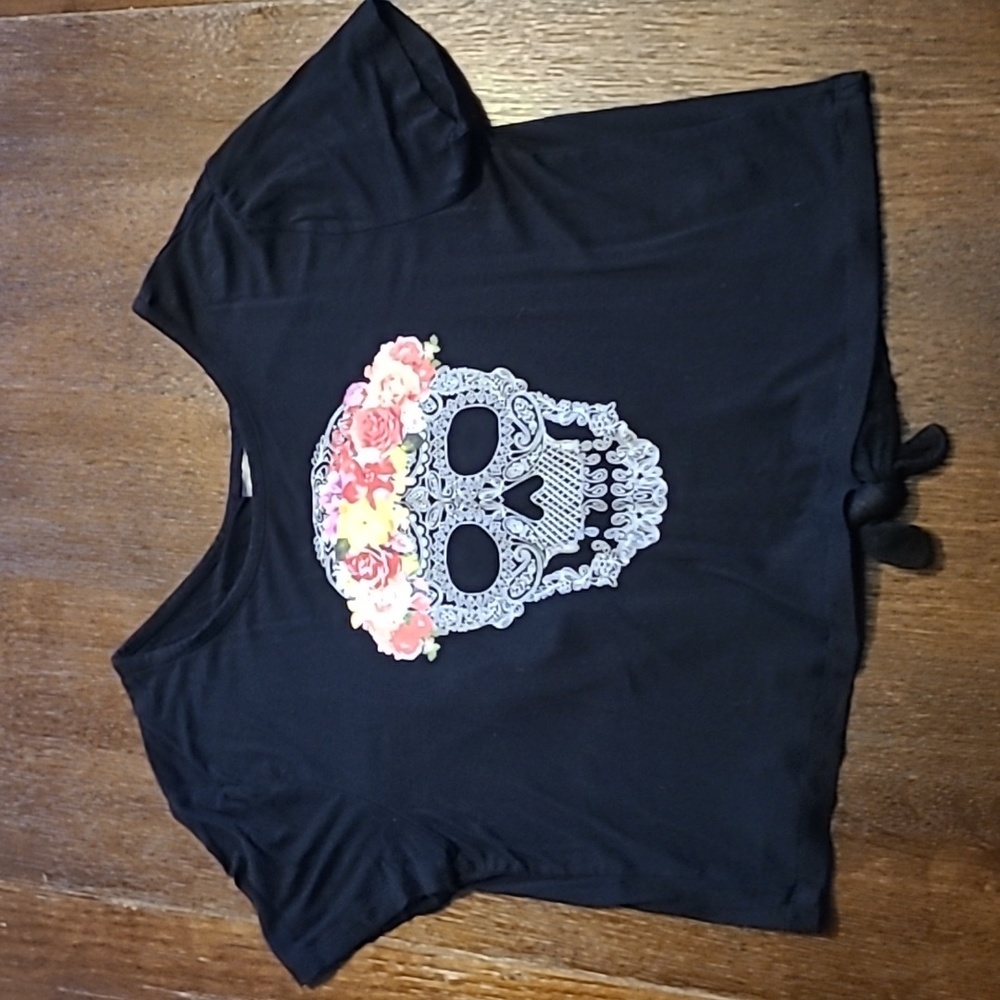 Pirates of the Caribbean Skull Shirt - Size Small